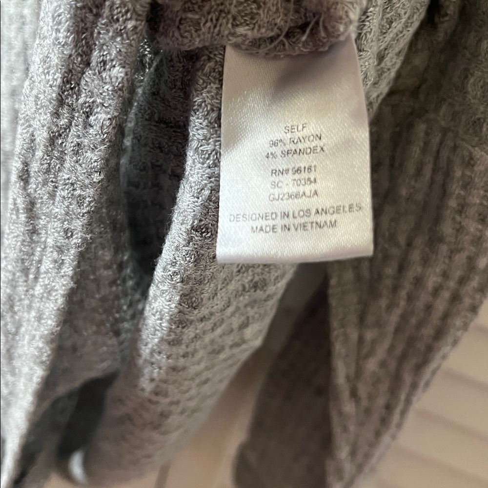 Grey Top - Picture 3 of 4